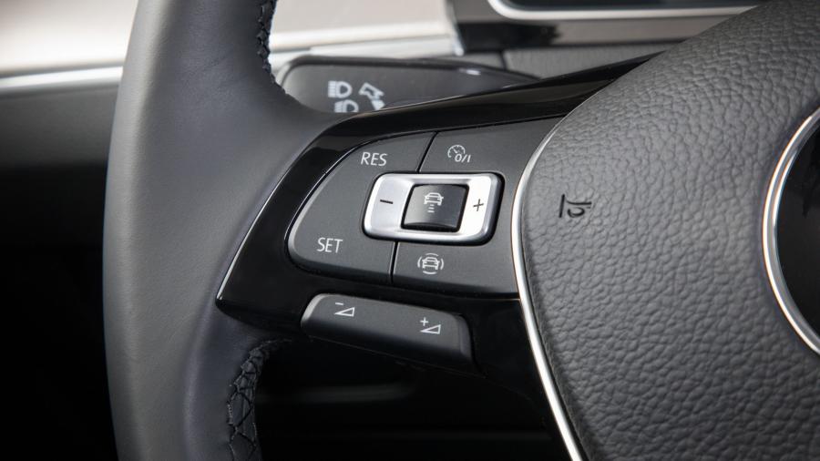 Детали интерьера Volkswagen Arteon 4Motion 2018 года  (NA) (фото 14 из 41)